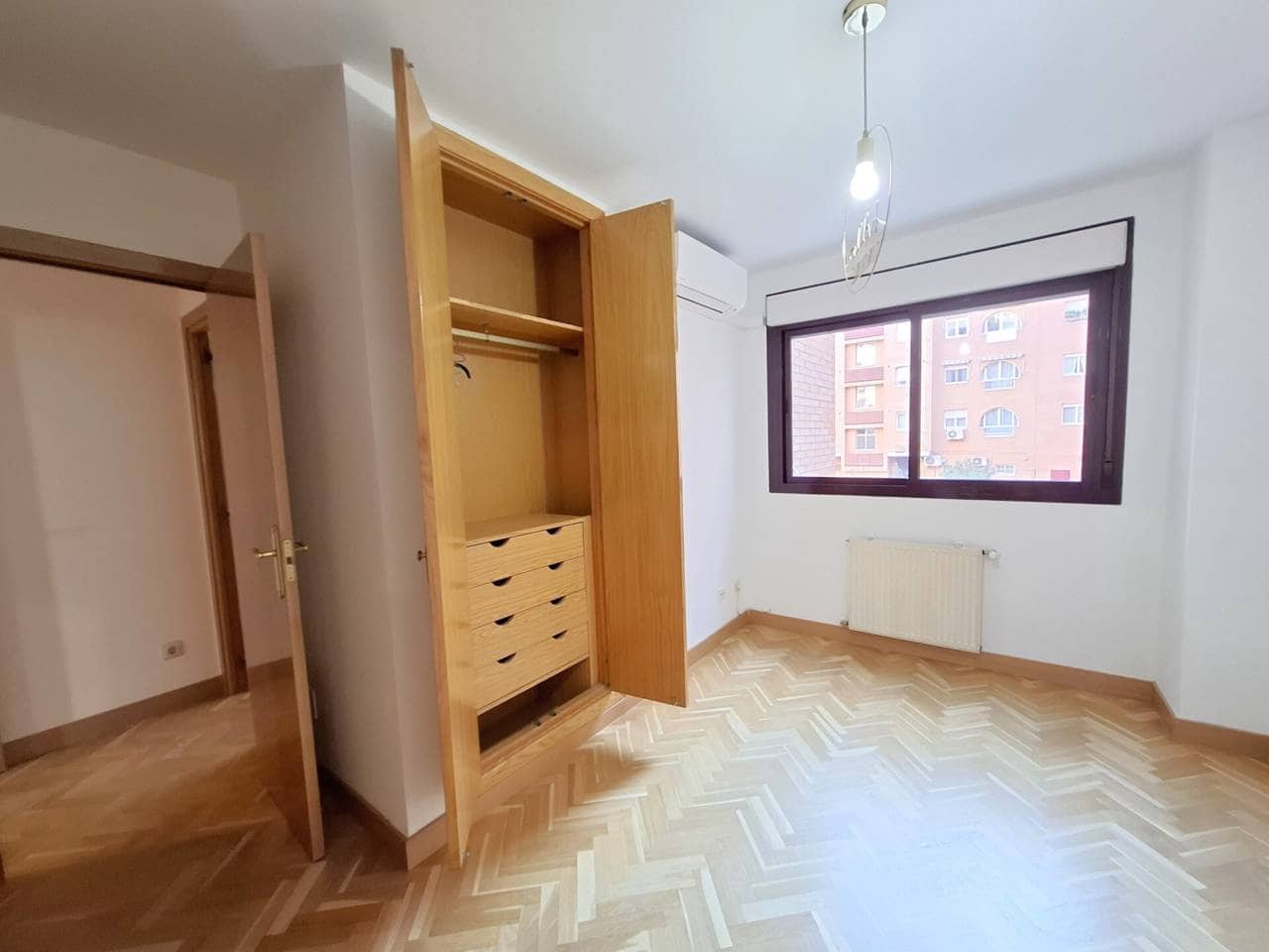 Piso de 2 habitaciones en Madrid ciudad en alquiler con piscina garaje - 1.300 € (Ref: 7754486)