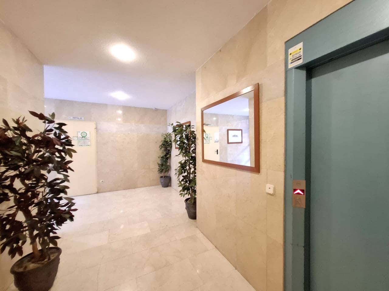 Piso de 2 habitaciones en Madrid ciudad en alquiler con piscina garaje - 1.300 € (Ref: 7754486)