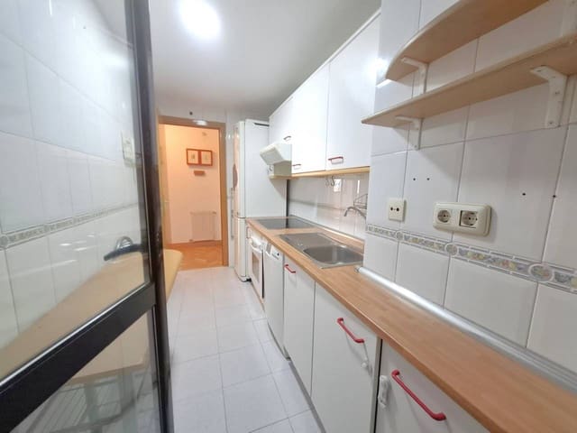 2 soveværelse Lejlighed til leje i Madrid by med swimmingpool garage - € 1.300 (Ref: 7754486)