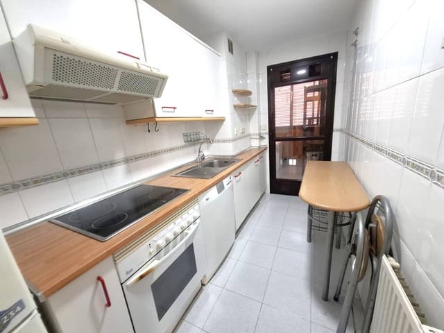 2 soveværelse Lejlighed til leje i Madrid by med swimmingpool garage - € 1.300 (Ref: 7754486)