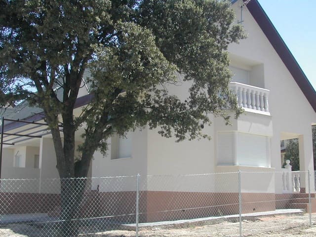 3 sypialnia Willa do wynajęcia w Los Angeles de San Rafael, El Espinar z basenem garażem - 1 300 € (Ref: 7848781)