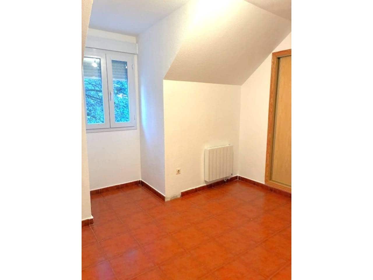 Chalet de 3 habitaciones en Los Angeles de San Rafael en alquiler con piscina garaje - 1.300 € (Ref: 7848781)