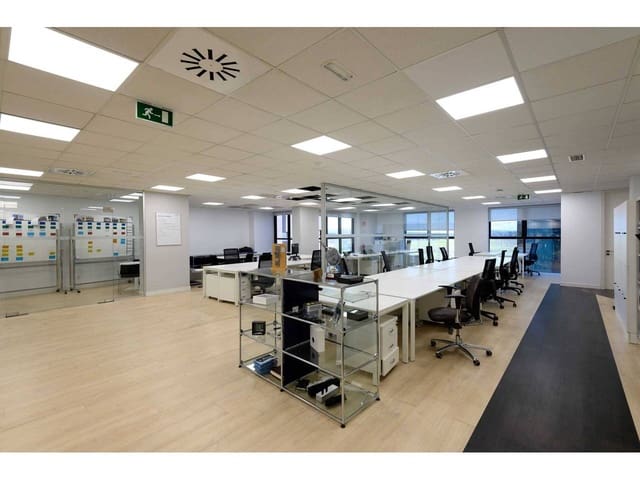 Kontor til leje i Valverde, Madrid by - € 15.390 (Ref: 8173854)