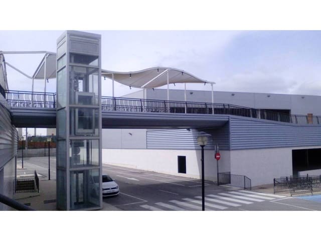 Commercieel te huur in Pinto met garage - € 3.427 (Ref: 8198291)