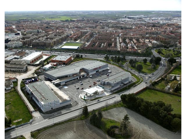 Commercieel te huur in Pinto met garage - € 3.427 (Ref: 8198291)