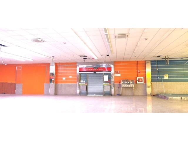 Commercieel te huur in Pinto met garage - € 3.427 (Ref: 8198291)