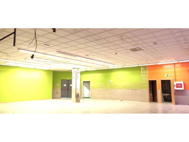 Commercieel te huur in Pinto met garage - € 3.427 (Ref: 8198291)