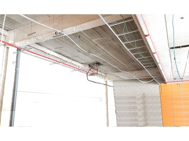 Commercieel te huur in Pinto met garage - € 3.427 (Ref: 8198291)