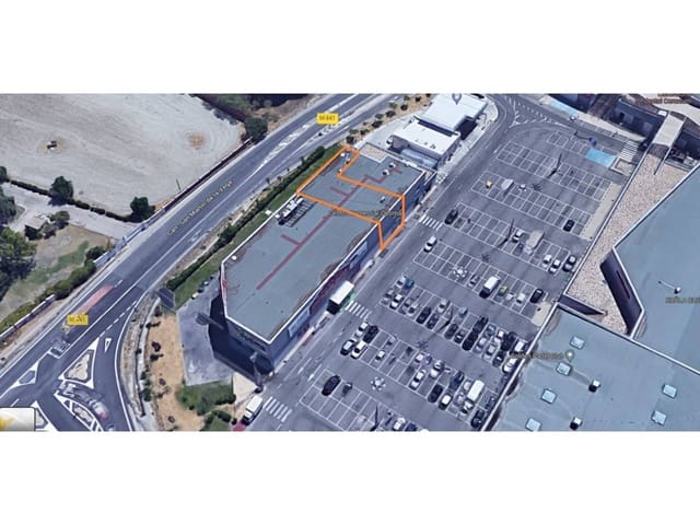 Commercieel te huur in Pinto met garage - € 3.427 (Ref: 8198291)