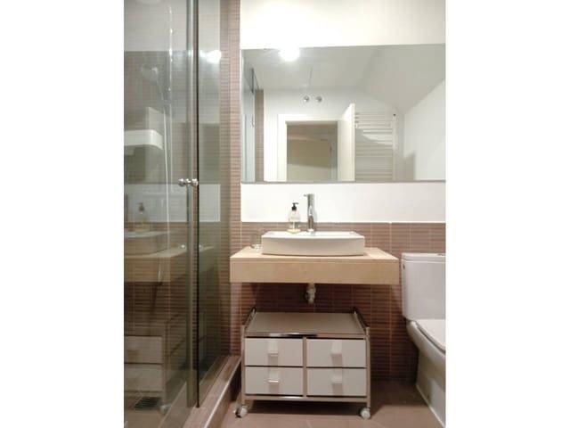 2 quarto Apartamento para arrendar em Madrid cidade com garagem - 1 700 € (Ref: 8221882)