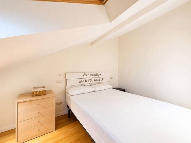2 quarto Apartamento para arrendar em Madrid cidade com garagem - 1 700 € (Ref: 8221882)