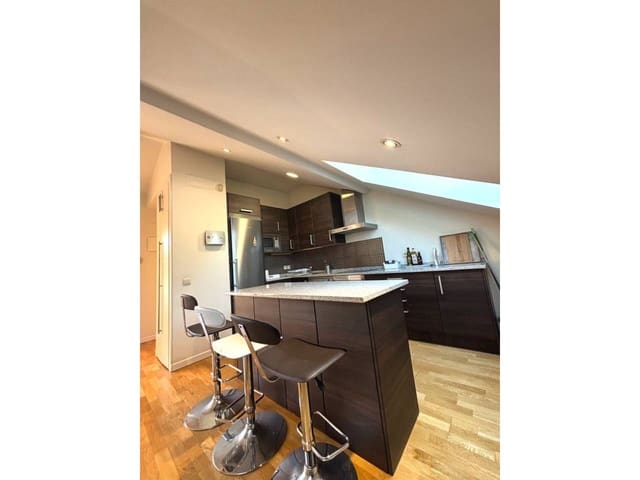2 quarto Apartamento para arrendar em Madrid cidade com garagem - 1 700 € (Ref: 8221882)
