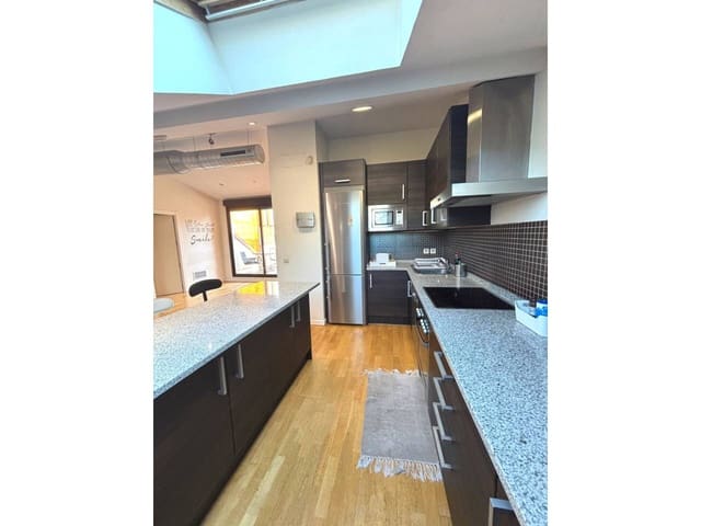 2 quarto Apartamento para arrendar em Madrid cidade com garagem - 1 700 € (Ref: 8221882)