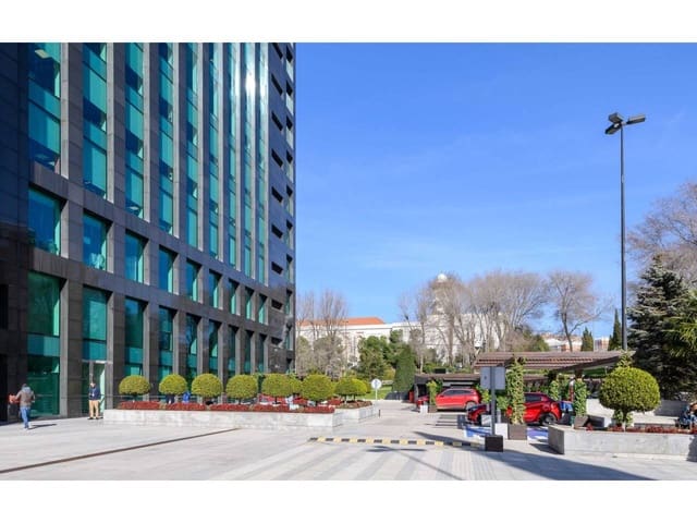 Escritório para arrendar em San Pascual, Madrid cidade com garagem - 16 280 € (Ref: 8225425)