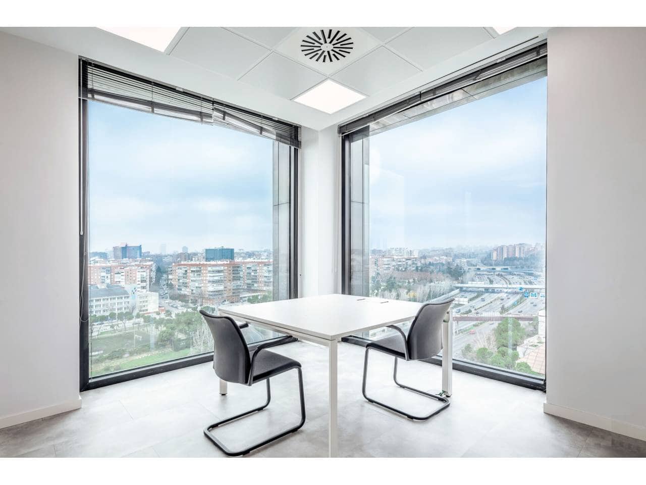 Biuro do wynajęcia w Miasto Madryt z garażem - 35 200 € (Ref: 8225426)