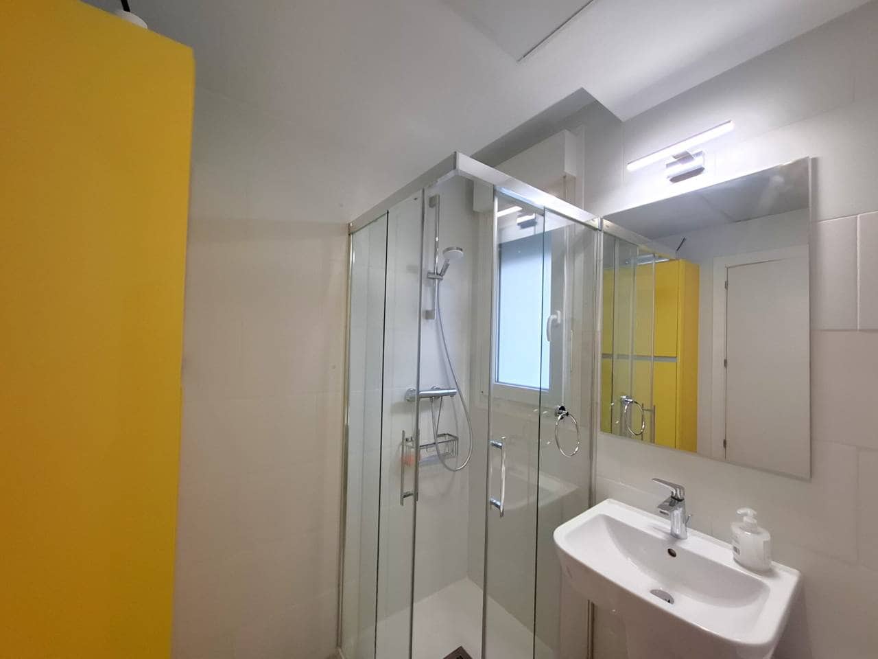 2 bedroom Flat for rent in Madrid city with pool garage - € 1,500 (Ref: 8310143)