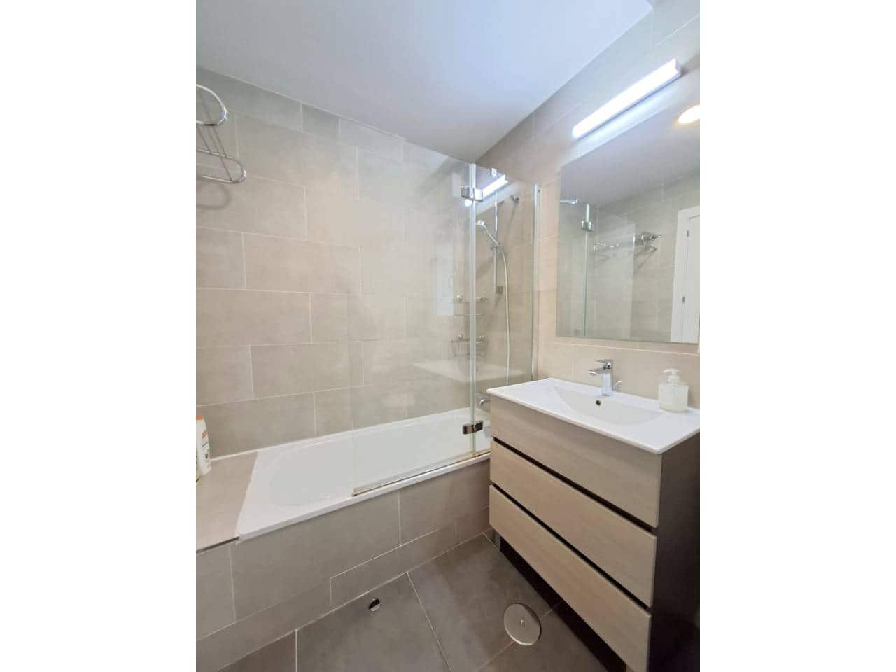 2 bedroom Flat for rent in Madrid city with pool garage - € 1,500 (Ref: 8310143)