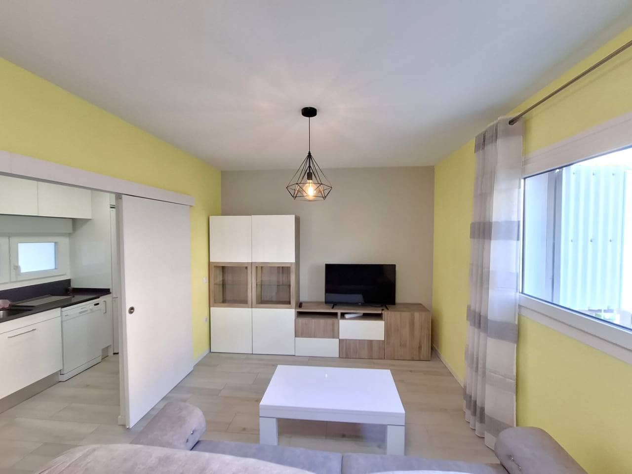 2 bedroom Flat for rent in Madrid city with pool garage - € 1,500 (Ref: 8310143)