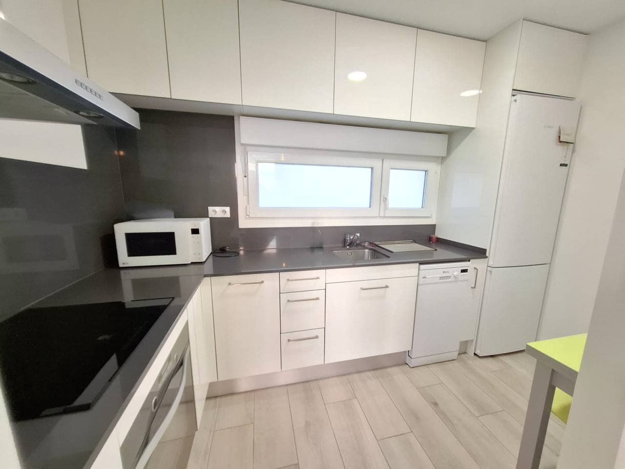 2 bedroom Flat for rent in Madrid city with pool garage - € 1,500 (Ref: 8310143)