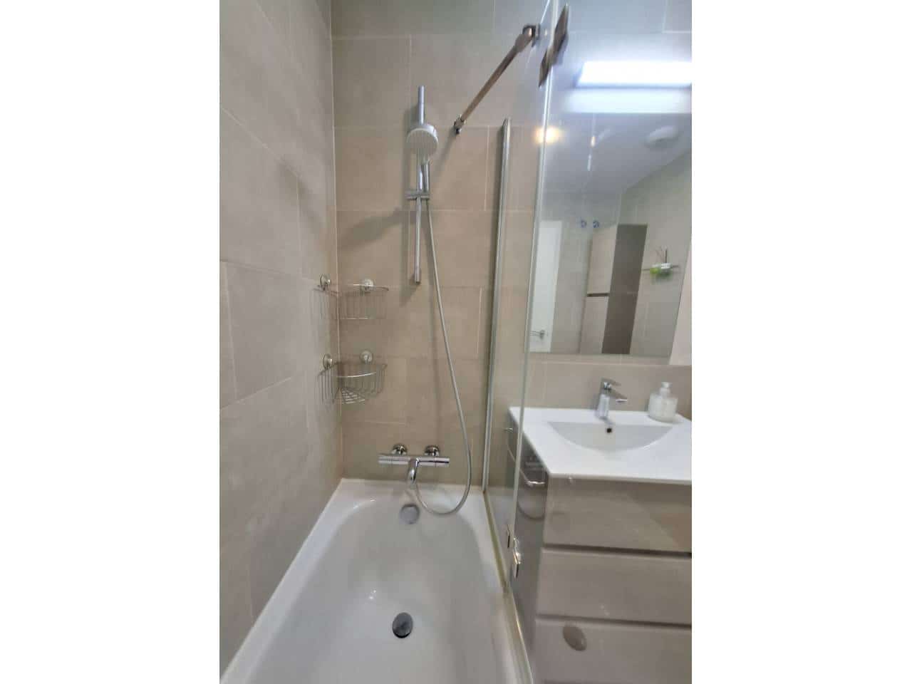 2 bedroom Flat for rent in Madrid city with pool garage - € 1,500 (Ref: 8310143)