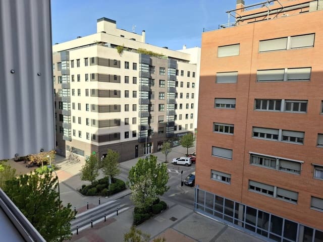 2 soverom Leilighet til leie i Madrid by med svømmebasseng garasje - € 1 500 (Ref: 8310143)