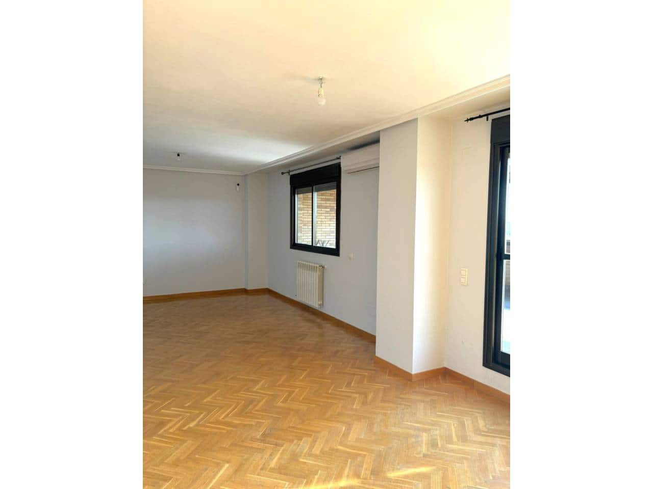 3 bedroom Flat for rent in Valdemoro with pool garage - € 1,300 (Ref: 8359061)