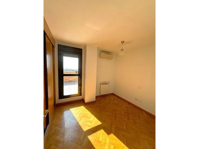 3 bedroom Flat for rent in Valdemoro with pool garage - € 1,300 (Ref: 8359061)