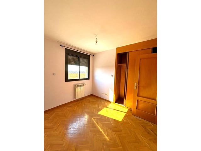 3 bedroom Flat for rent in Valdemoro with pool garage - € 1,300 (Ref: 8359061)