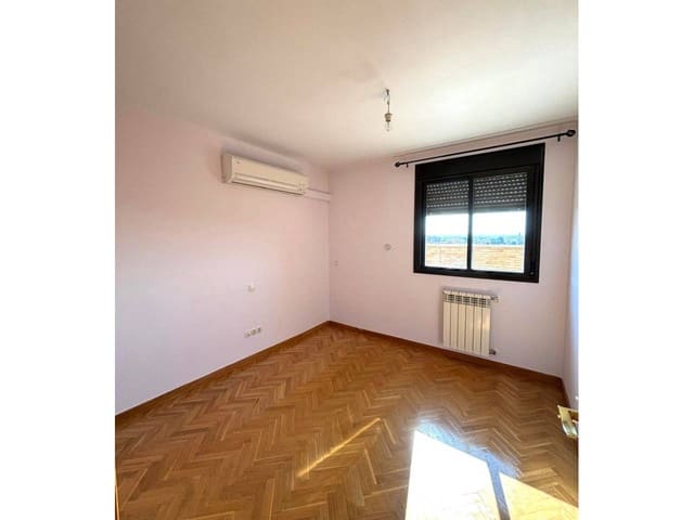3 bedroom Flat for rent in Valdemoro with pool garage - € 1,300 (Ref: 8359061)