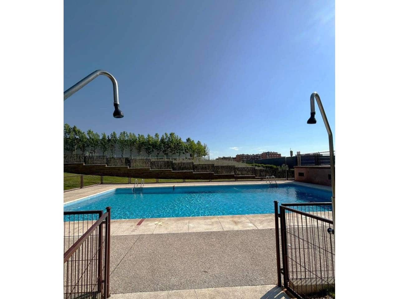 3 bedroom Flat for rent in Valdemoro with pool garage - € 1,300 (Ref: 8359061)