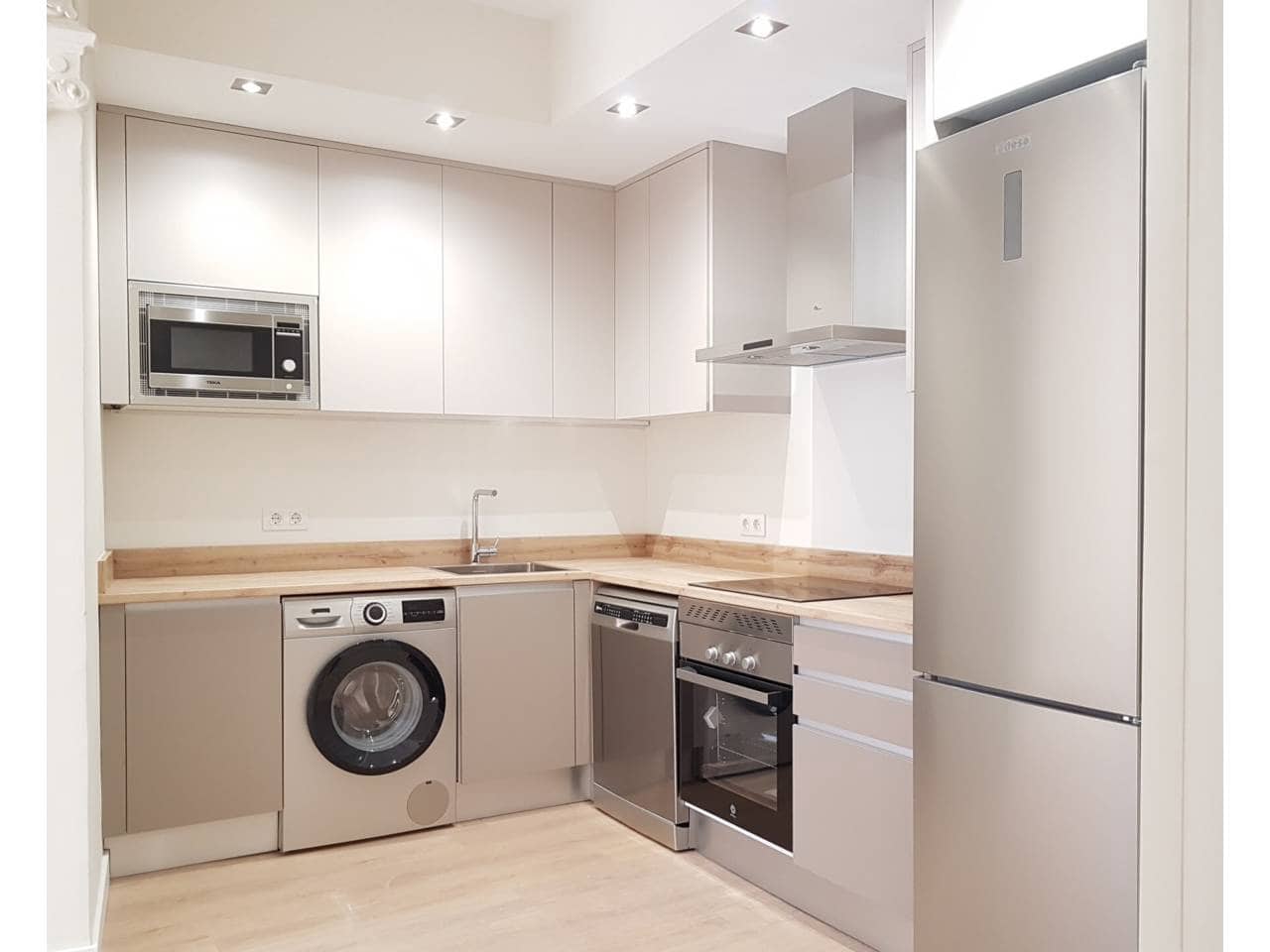 2 bedroom Flat for rent in Madrid city - € 1,700 (Ref: 8387783)
