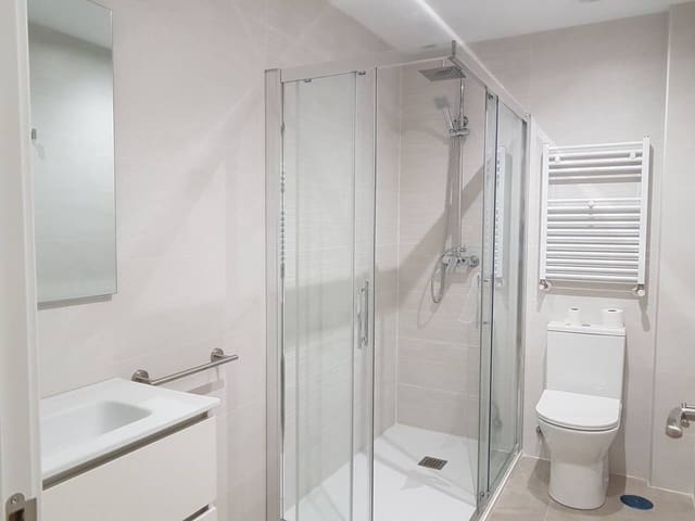2 sovrum Lägenhet att hyra i Madrid stad - 1 700 € (Ref: 8387783)