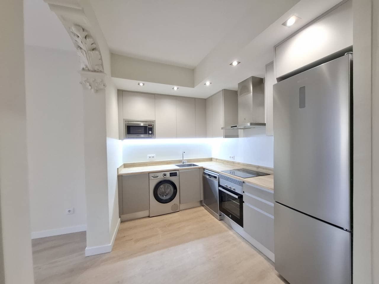 2 bedroom Flat for rent in Madrid city - € 1,800 (Ref: 8387783)