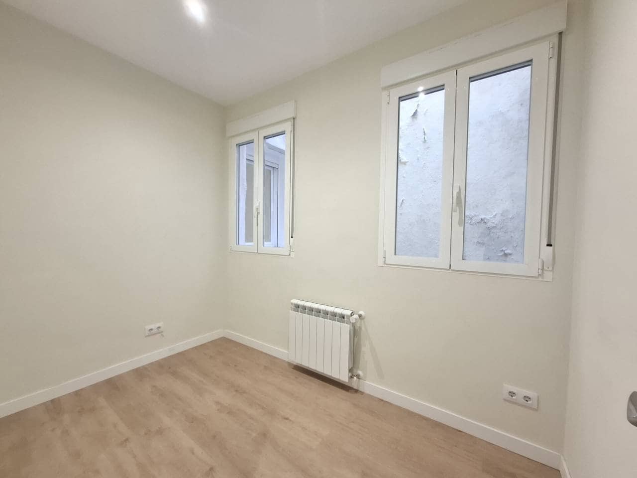 2 bedroom Flat for rent in Madrid city - € 1,800 (Ref: 8387783)