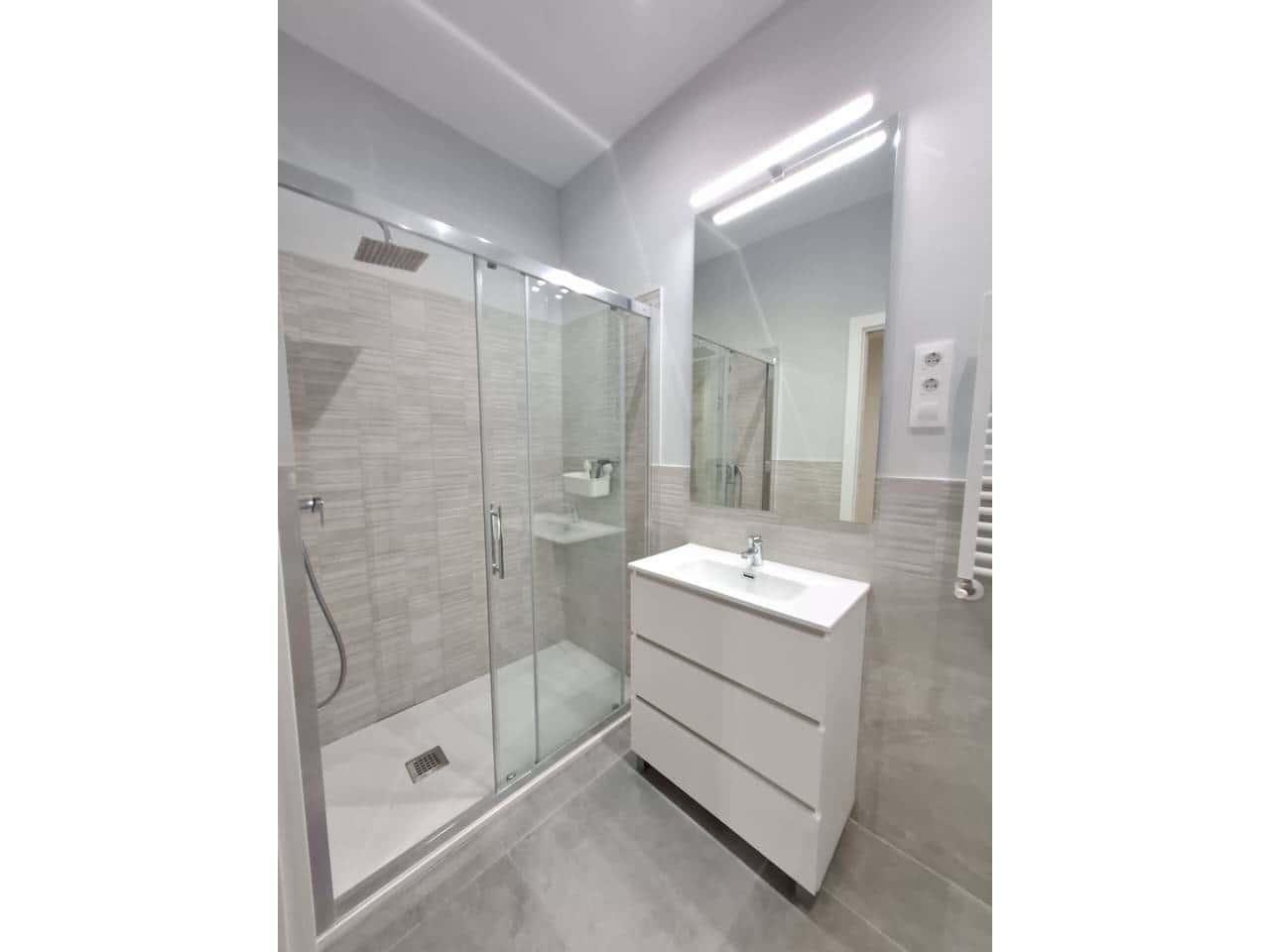 2 bedroom Flat for rent in Madrid city - € 1,800 (Ref: 8387783)