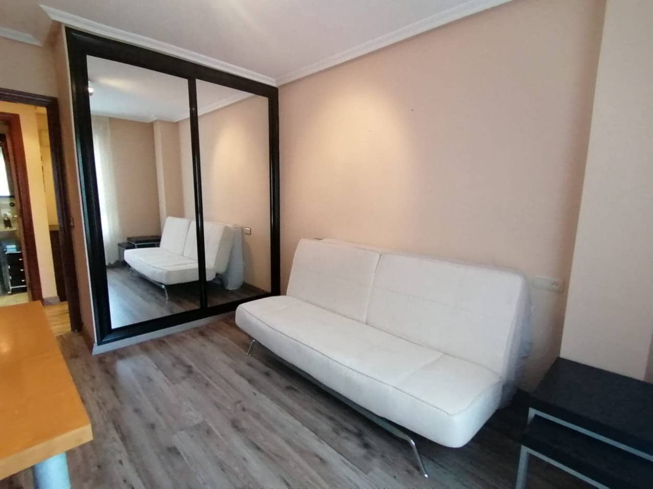 2 bedroom Flat for rent in Oviedo with garage - € 835 (Ref: 8569457)
