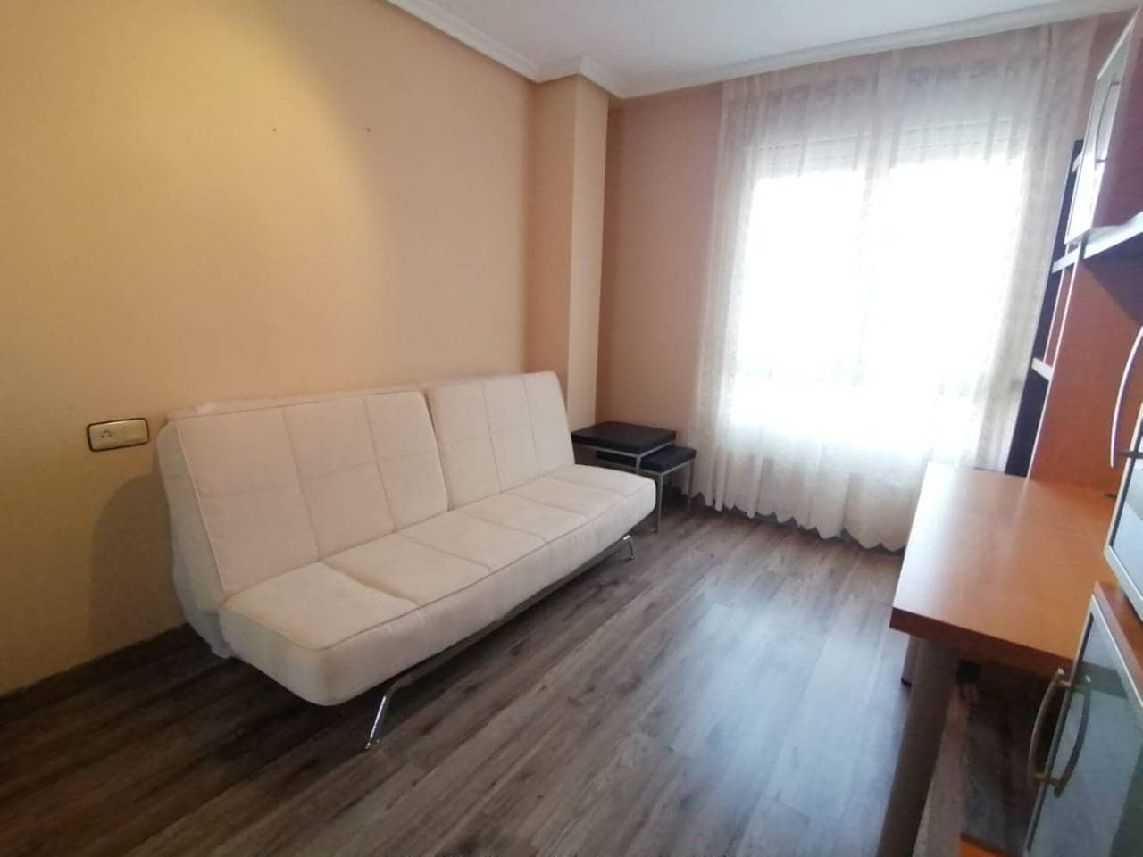 2 bedroom Flat for rent in Oviedo with garage - € 835 (Ref: 8569457)