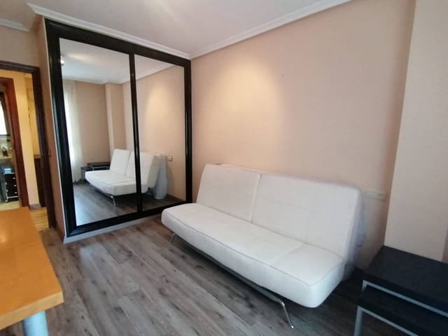 2 bedroom Flat for rent in Oviedo with garage - € 835 (Ref: 8569457)