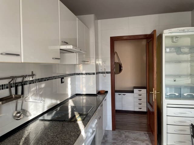 2 bedroom Flat for rent in Oviedo with garage - € 835 (Ref: 8569457)