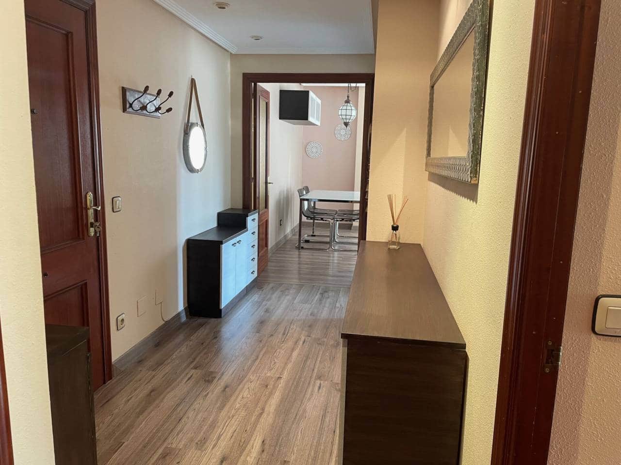 2 bedroom Flat for rent in Oviedo with garage - € 835 (Ref: 8569457)