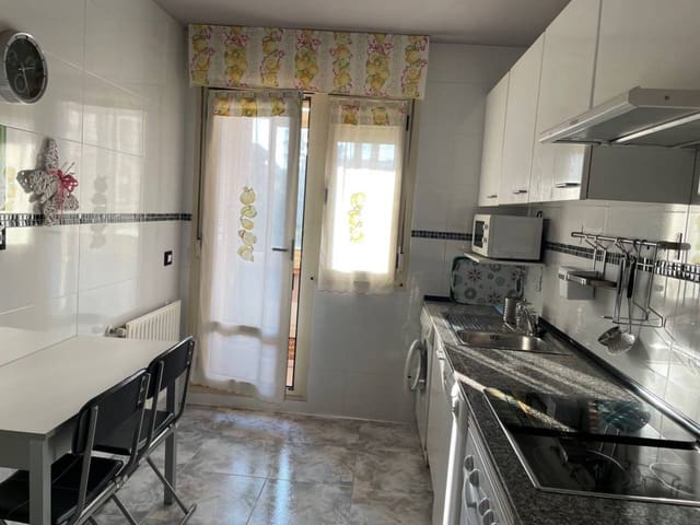 2 bedroom Flat for rent in Oviedo with garage - € 835 (Ref: 8569457)