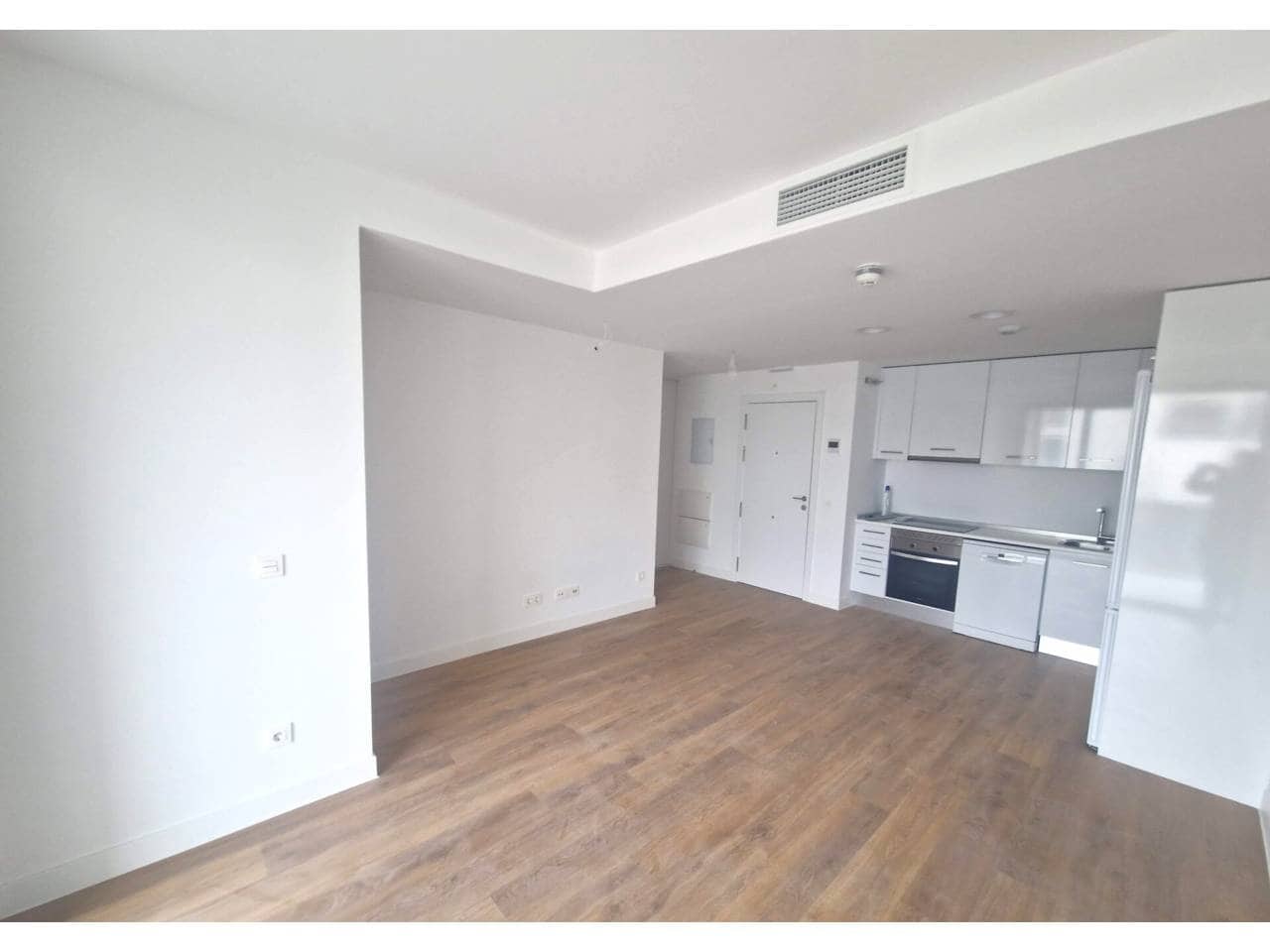 Loft de 1 chambre à louer à San Sebastian de los Reyes avec piscine garage - 1 250 € (Ref: 8769887)