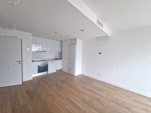 Loft de 1 chambre à louer à San Sebastián de los Reyes avec piscine garage - 1 250 € (Ref: 8769887)