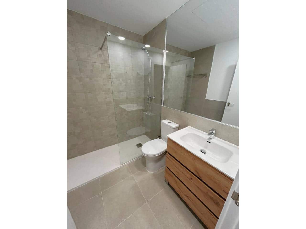 Loft de 1 chambre à louer à San Sebastian de los Reyes avec piscine garage - 1 250 € (Ref: 8769887)