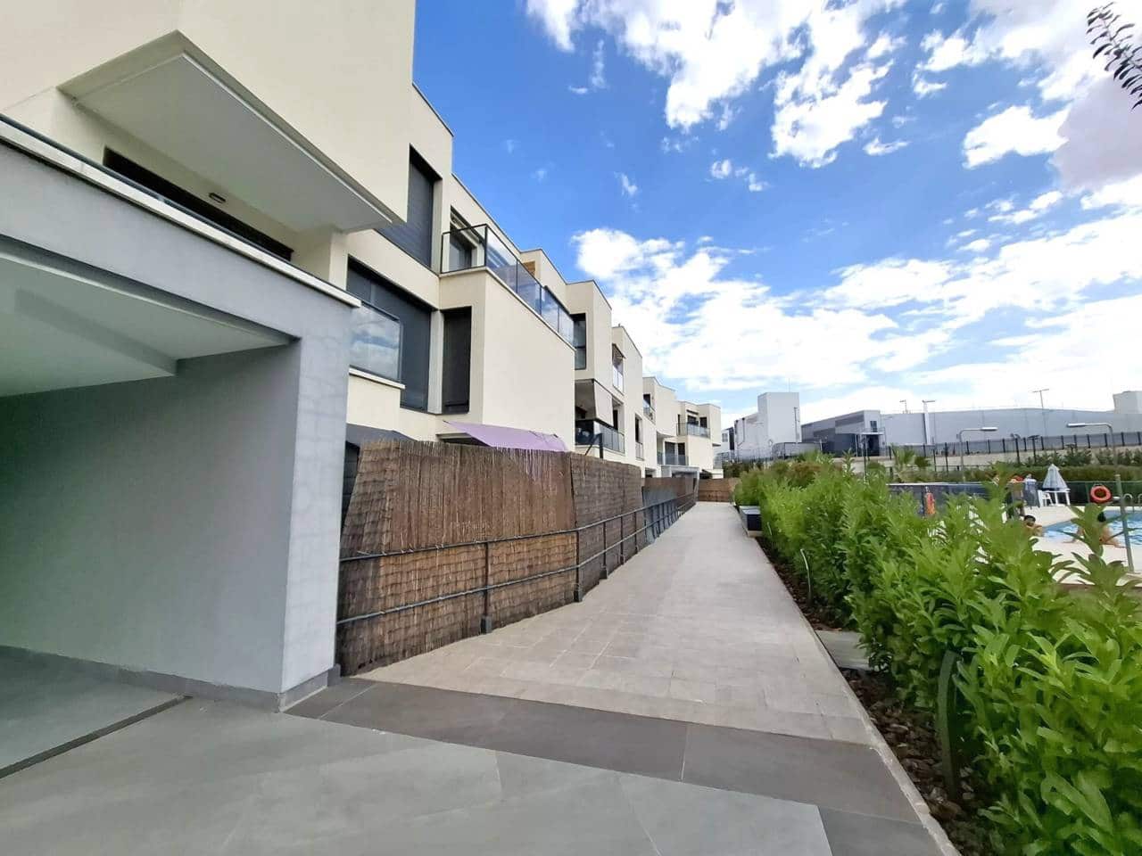 Loft de 1 chambre à louer à San Sebastian de los Reyes avec piscine garage - 1 250 € (Ref: 8769887)