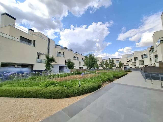 Loft de 1 chambre à louer à San Sebastián de los Reyes avec piscine garage - 1 250 € (Ref: 8769887)
