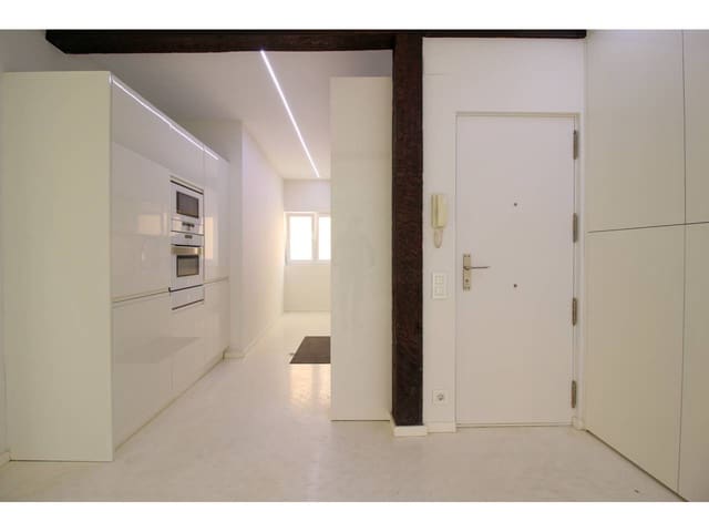 3 bedroom Flat for rent in Santander with garage - € 1,250 (Ref: 9131972)