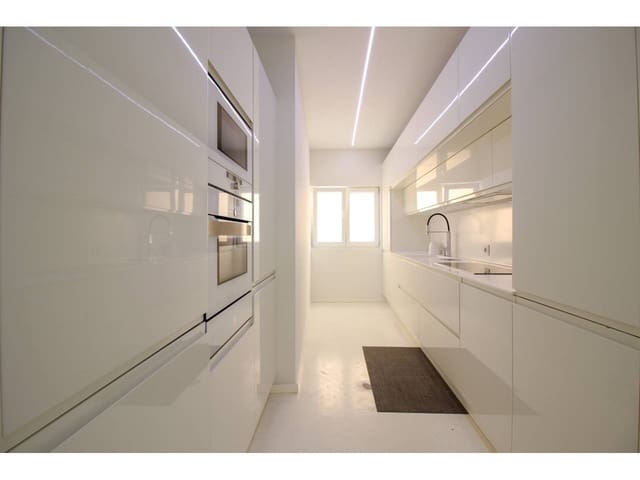 3 bedroom Flat for rent in Santander with garage - € 1,250 (Ref: 9131972)