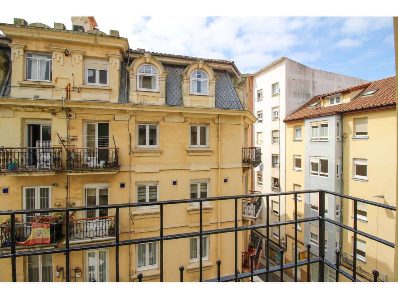 3 bedroom Flat for rent in Santander with garage - € 1,250 (Ref: 9131972)