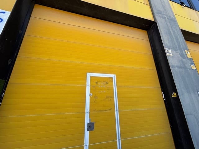 Virksomhed til leje i Ciempozuelos med garage - € 1.100 (Ref: 9136838)